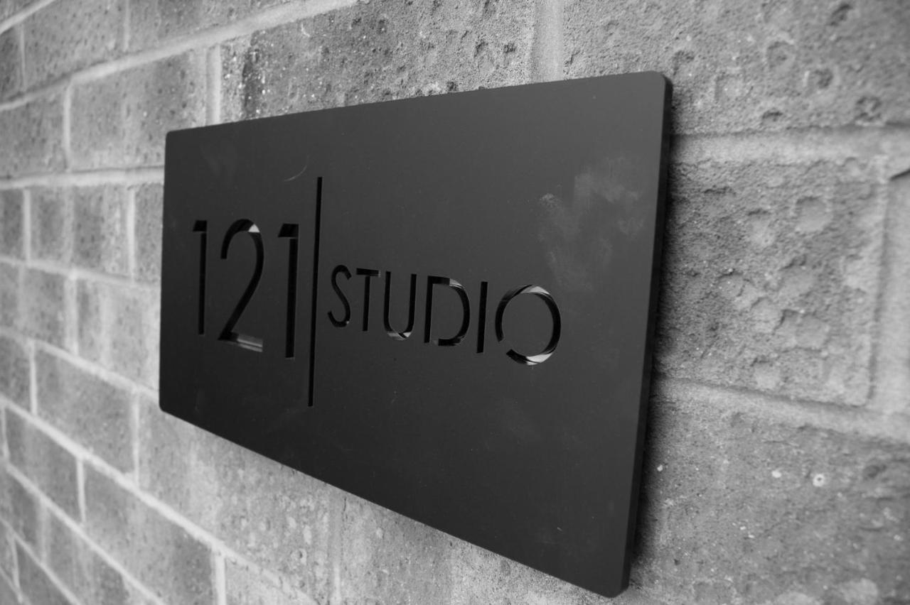 121 Studio - Central Studio Apartment, Terrace & Full Kitchen - Airport & Train Shuttle Bishop's Stortford Esterno foto